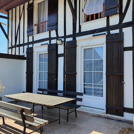 Maison A Colombages Norrois Bagian luar foto